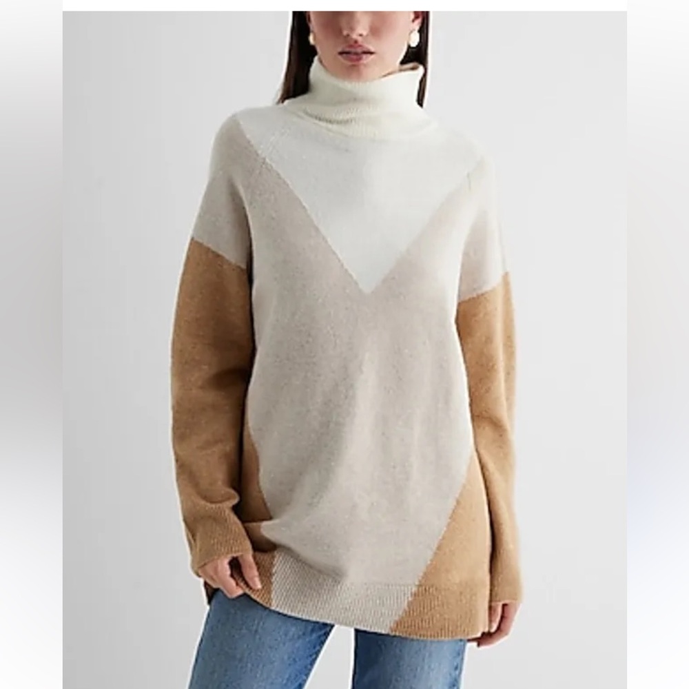 Express Women's V-Neck Sweater in Cream and Tan
